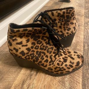 SODA Cheetah Print Ankle Boots - Size 7.5 Crossposted